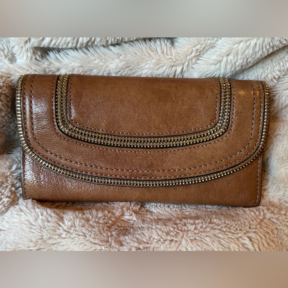 MICHAEL KORS LEATHER WALLET WITH ZIPPER DETAIL!